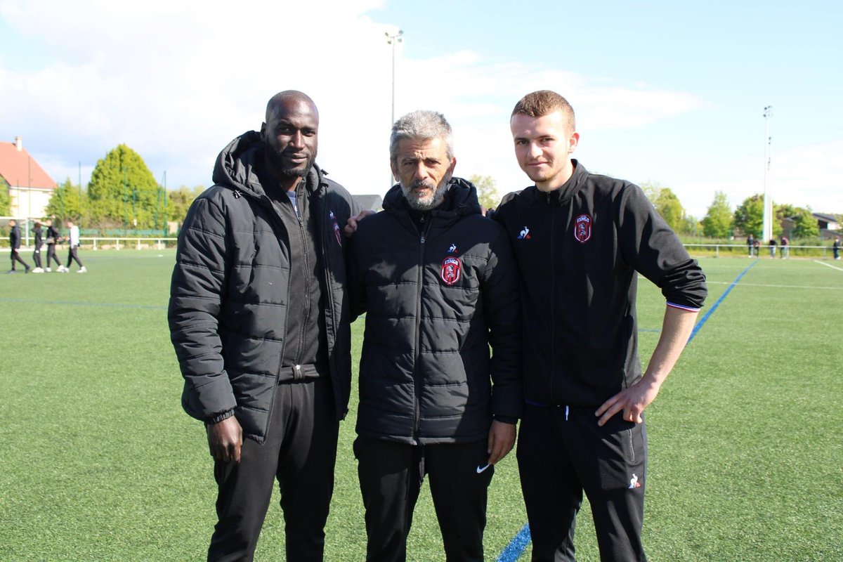 EsmgoFootball's tweet photo. Victoire et qualification pour les 1/4 de finale de la CN U18 !

🔴⚫ U18 COUPE NORMANDIE🔴⚫
ESMGO - ASCherbourg Foot 5-1

⚽️75ème But ESMGO Miraoui (5-0)
⚽️73ème But ESMGO Mane (4-0)
⚽️50ème But ESMGO Samoura (3-0)
⚽️26ème But ESMGO Hamzaoui (2-0)
⚽️7ème But ESMGO Miraoui (1-0 https://t.co/kyDahlCf3a
