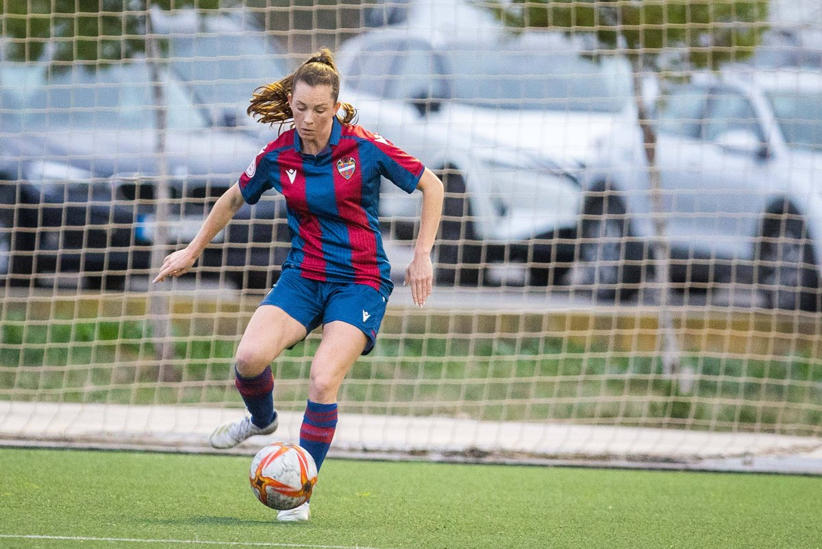 CanteraGranota's tweet photo. ¡Arrancamos con fuerza la #CopaValenta 🏆! El #LevanteUDFemeninoB se impone por 0-2 al @CanteraGrogueta 

🟡🟡⚔️🔵🔴

⚽️ Alba de la Fuente-Isa Pascual

#CanteraGranota 🐸 #OrgullGranota https://t.co/Ce7frqI748