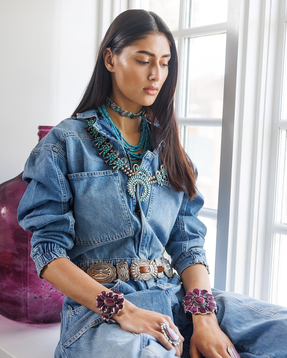 doubledranch_'s tweet photo. There's no such thing as over-accessorizing ๐ #loadup
.
.
.
๐ธ: @mitchellfranz
#doubledranch #doubledaddiction #ddranchwear #ddr #ComeAwayWithMe #JewelryJunket #springfashion #summerfashion #summer2022 #necklace #vintagejewelry #squashblossom #conchobelt #clustercuff https://t.co/qPxMlatcz6