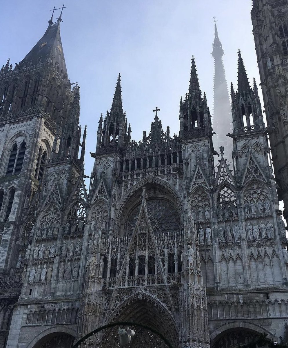 TamgaSanat's tweet photo. Fransa’nın gotik katedrallerinden birisi olan “Notre-Dame de Rouen”. https://t.co/HwfI7r4YfY