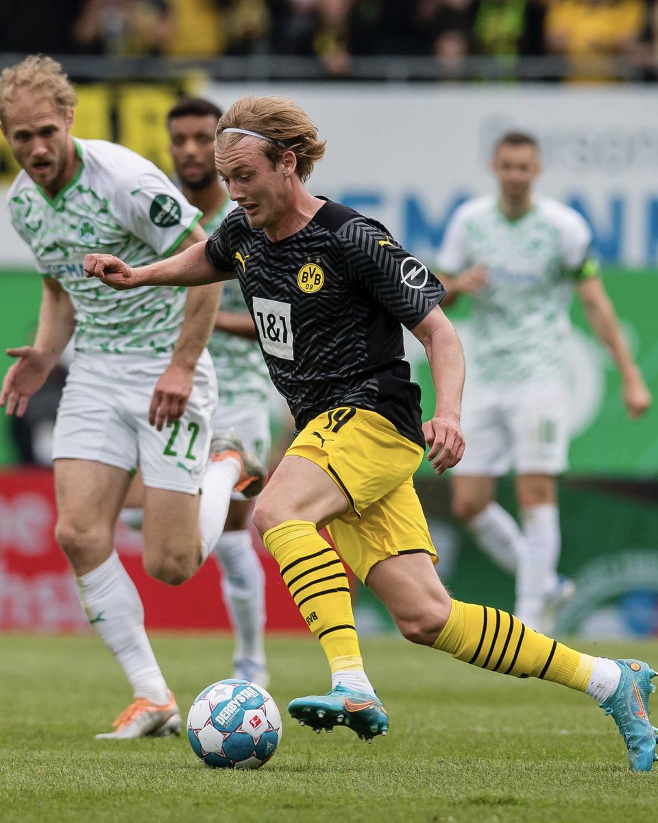 MozoFootball's tweet photo. 🇩🇪 Julian Brandt has been involved in seventeen goals in just twenty-one starts for Borussia Dortmund in the Bundesliga this season. 

⚽️⚽️⚽️⚽️⚽️⚽️⚽️⚽️⚽️

🅰️🅰️🅰️🅰️🅰️🅰️🅰️🅰️

What a season for him. #BVB #SGFBVB https://t.co/H46gdy0K2t