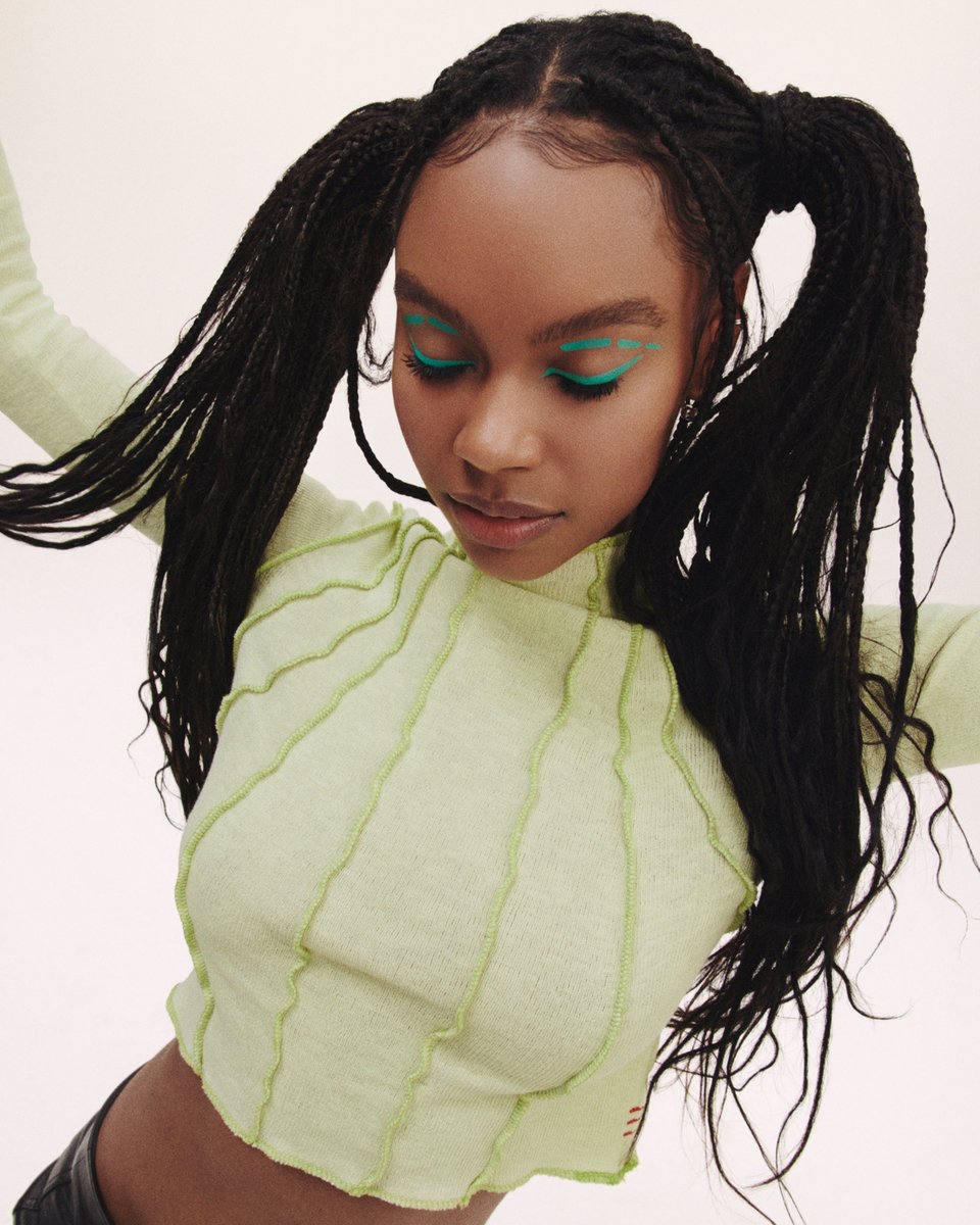 MACcosmetics's tweet photo. Wanna cyber? Inspire your inner graphic artist with hi-def, technicolour shades that boast all-day comfortable, waterproof wear and no-tug, single-swipe payoff – thanks to Line-Lock Technology and Pigment Alchemy. #MACColourExcess https://t.co/sKe0ulZbCN https://t.co/IONWYuFYuP