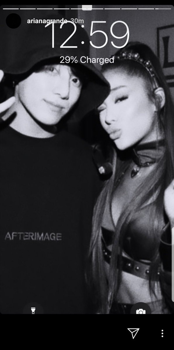 aritanhours's tweet photo. later, ariana posted this screenshot on her story showing us that she put their picture on her lockscreen ��️ https://t.co/VGMb6b8Ovi
