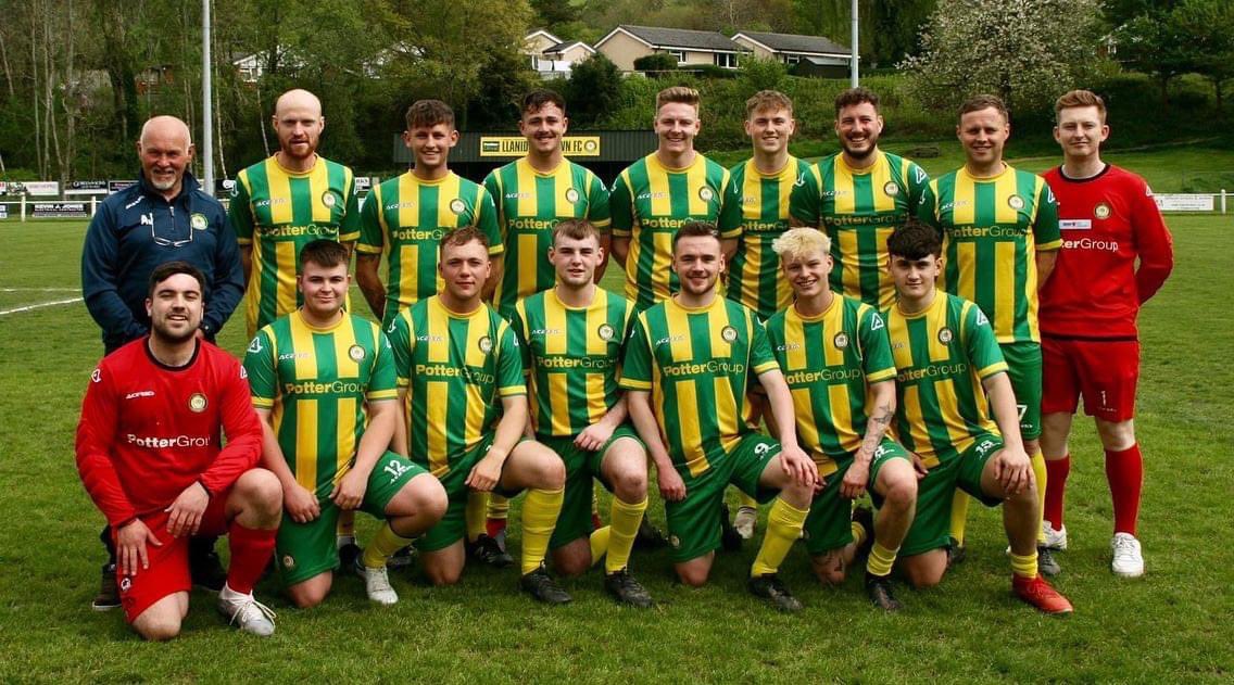 Josh_jones4's tweet photo. What a season, what a team❤️🌼 https://t.co/V9n3xpG9AP