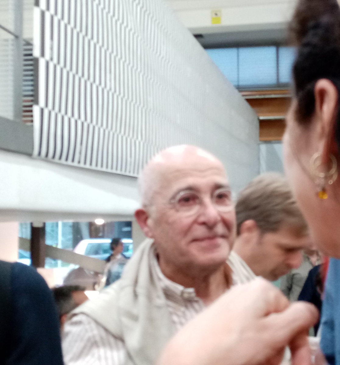 CarmeRenedo's tweet photo. Un xic d'escalf per acompanyar el tancament de #CalRei. Agraïment etern i una enyorança que ja despunta. https://t.co/O9SfBoOcCx