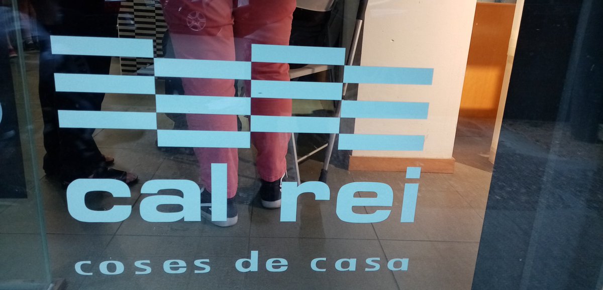 CarmeRenedo's tweet photo. Un xic d'escalf per acompanyar el tancament de #CalRei. Agraïment etern i una enyorança que ja despunta. https://t.co/O9SfBoOcCx