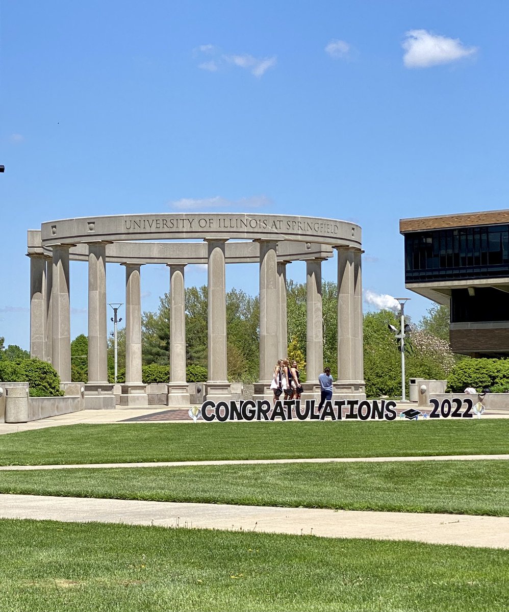 Glad the sun has made an appearance so people can get those iconic photos taken.  We are only a week away from <a href="/UISedu/">University of Illinois Springfield</a> commencement ceremonies. #graduation2022