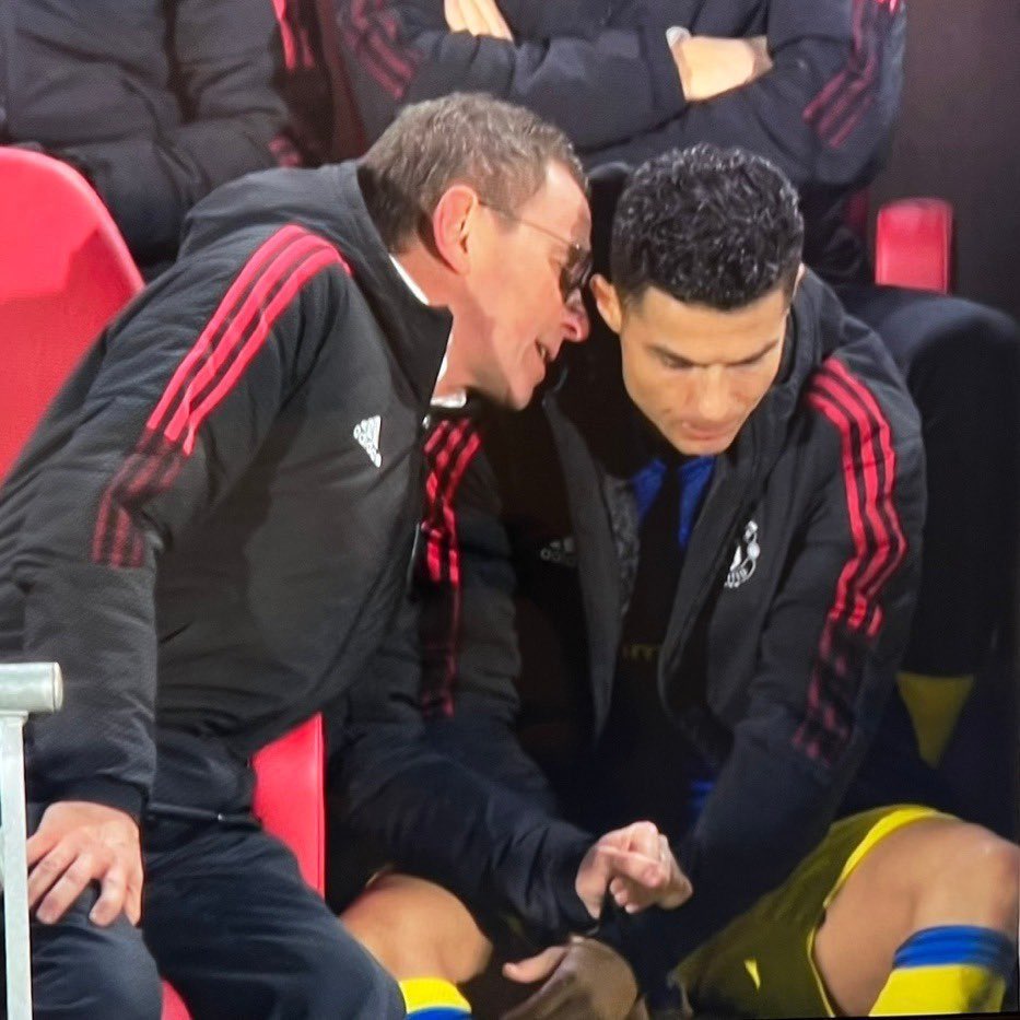 Benidictivity's tweet photo. Rangnick “Saya pulang duluan ya. Mau ngejar kereta terakhir ke Cisauk.” https://t.co/eTPIUxskO9