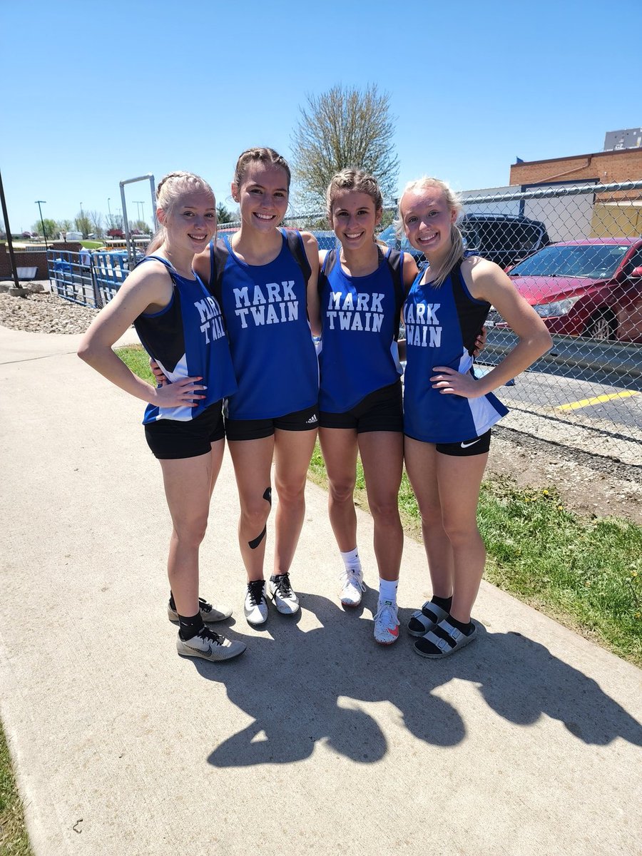 mack433's tweet image. Congratulations to the MTHS Girls 4x200 m relay team on earning All-District Honors and advancing to the Sectional Meet next weekend!!! Great job ladies🐯 @mt_roll @MarkTwainTigers