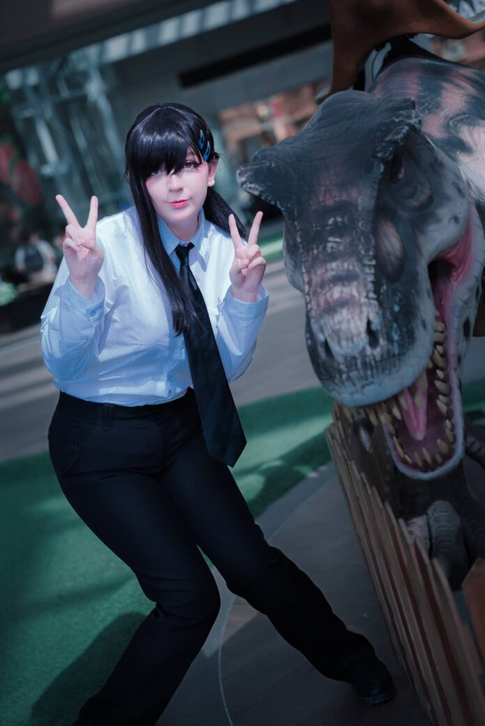 ElMundoShiro's tweet photo. Una vez más la talentosa #Cosplayer #Gingerline nos ha sorprendido con su nuevo e increíble cosplay inspirado en el personaje #Kobeni del #Manga #ChainsawMan. 
⬇️ https://t.co/a09Yqltk6u