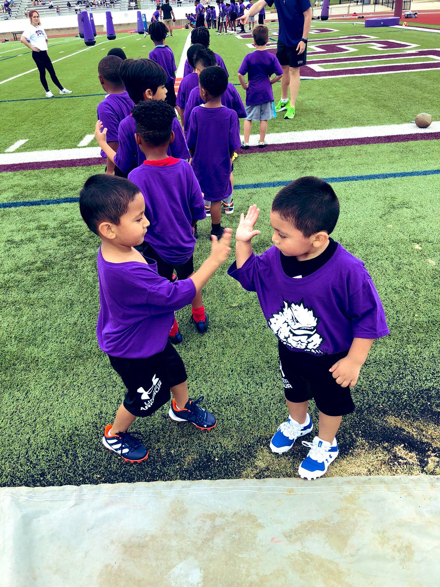 Coach_Gonzales's tweet photo. Big s/o @TCUFootball & @CoachBam16 for the hospitality & hosting their annual Youth Clinic. Over 100 kids in our DFW community came out showed case their skills & had fun. Each kid will remember this forever. Our community grew stronger today!
#FutureFrogs | #Relationships https://t.co/CV2yqG9e3q