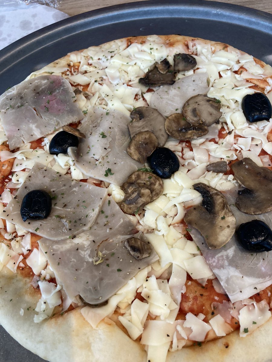 cherish247's tweet photo. @PizzaExpress just unwrapped my -in date - la reine bought from tesco and the cotto ham is very grey /discoloured and looks off to me… should I eat it? https://t.co/8ToGntfTLG