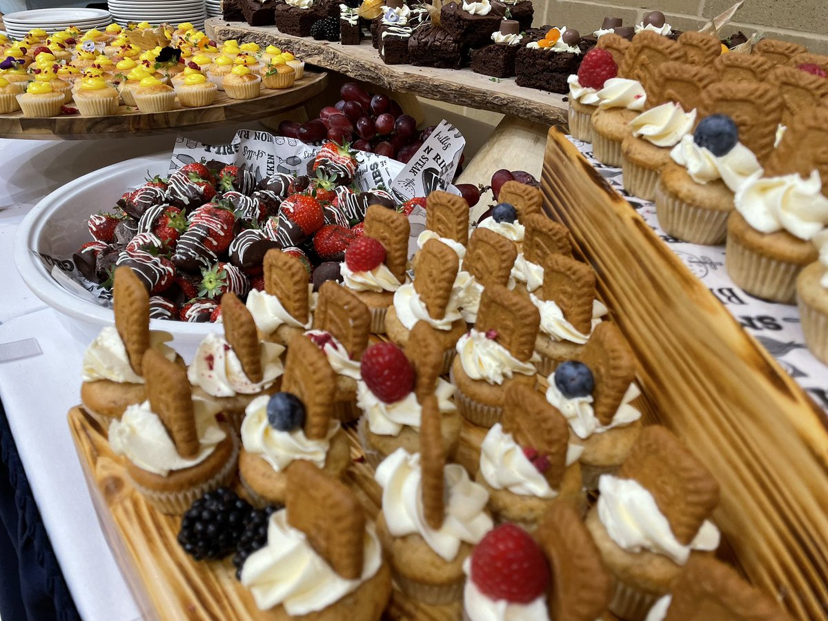 mychefsdays's tweet photo. Great setup for open morning today @QASCaversham . Biscoff cupcakes, lemon curd drizzle cakes, topped brownies, chocolate strawberries, super green &amp; very berry smoothie. @Thomas_Franks_ @SteveBeaumont60 https://t.co/yRoIzSQPzF