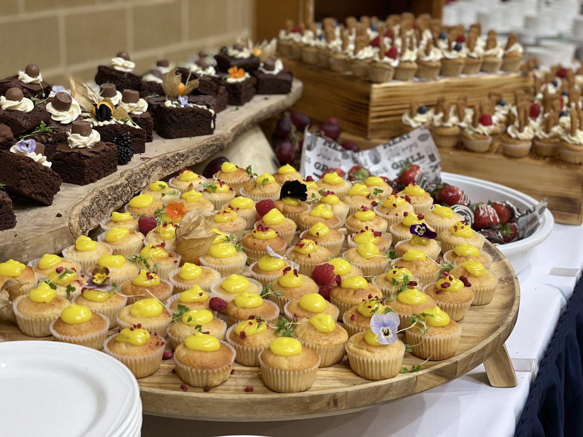 mychefsdays's tweet photo. Great setup for open morning today @QASCaversham . Biscoff cupcakes, lemon curd drizzle cakes, topped brownies, chocolate strawberries, super green &amp; very berry smoothie. @Thomas_Franks_ @SteveBeaumont60 https://t.co/yRoIzSQPzF