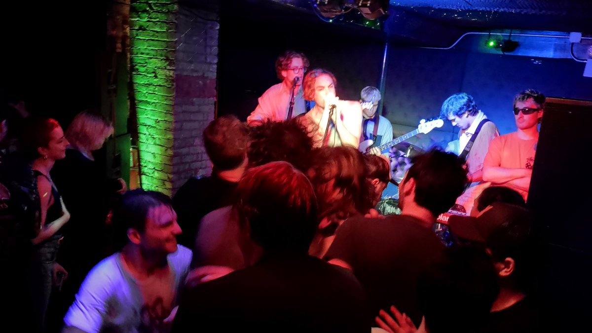 mattpavoni's tweet photo. Was there to see @SportsTeam_ who put on a great show. So happy to catch them while they're here in NYC. Posted a couple more pics of the show on my ig if anyone wants to see https://t.co/7BR8ZUktn2