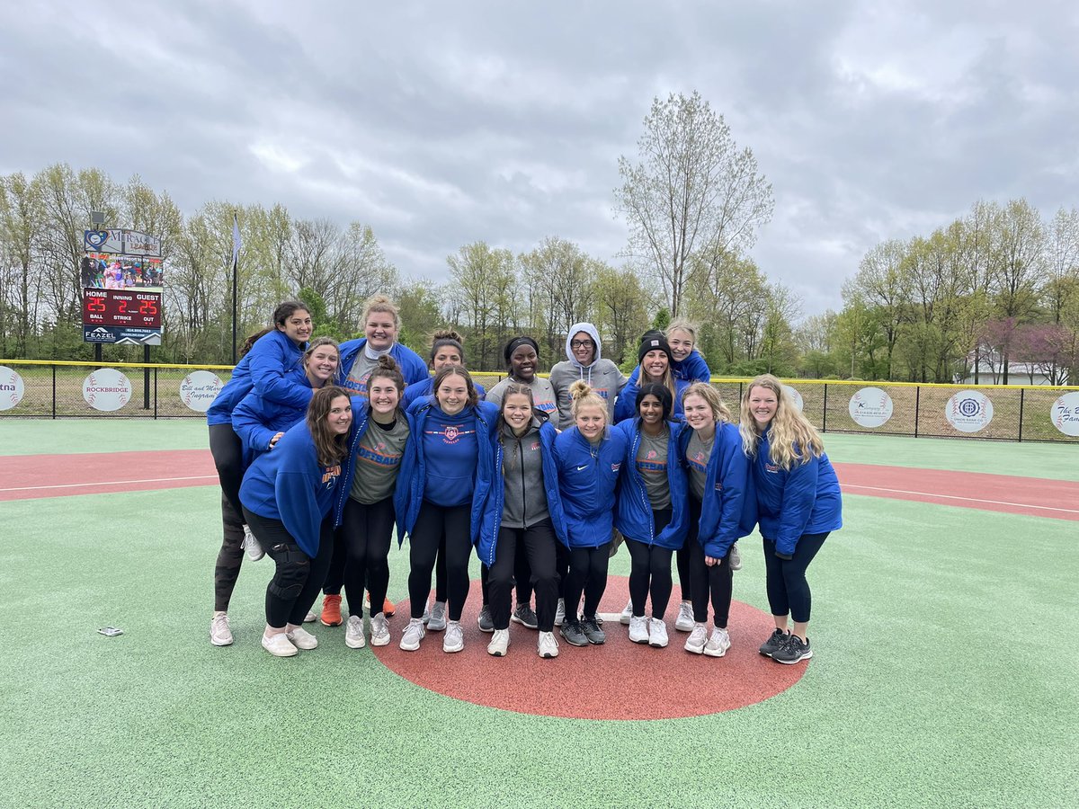 orangesball's tweet photo. Our varsity team was able to spend the day volunteering at Miracle League. It was such a great day 💙 https://t.co/TKV5bLbWci
