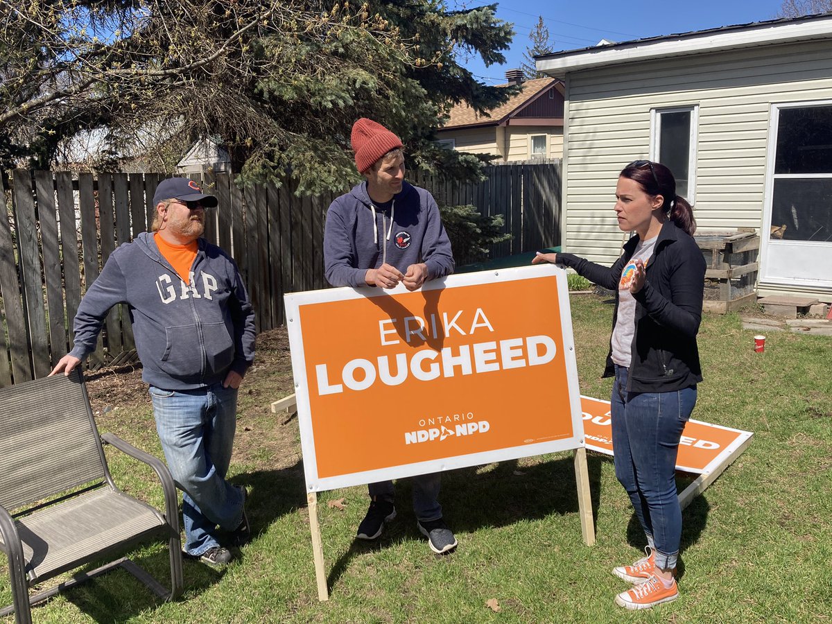 NipissingNDP's tweet image. Quick check-in with some heavy hitters on the #signcrew 

Think we'll hit'em with another wave shortly👍