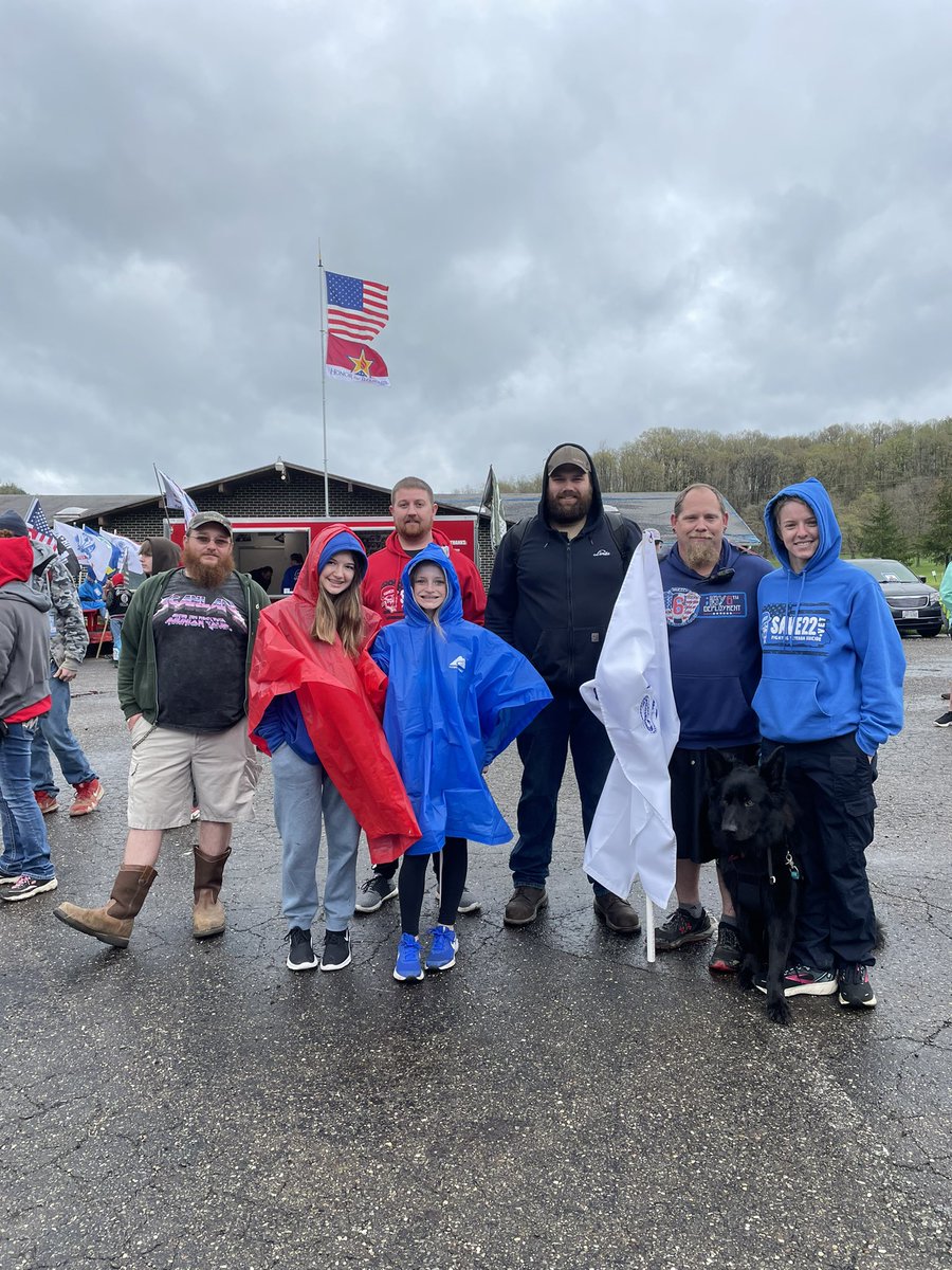 ZimmTheWanderer's tweet photo. 6th annual Save22 hike!
#save22 #awarenessistheanswer #22istoomany #6thannualhike https://t.co/hUQ4JXW6vq
