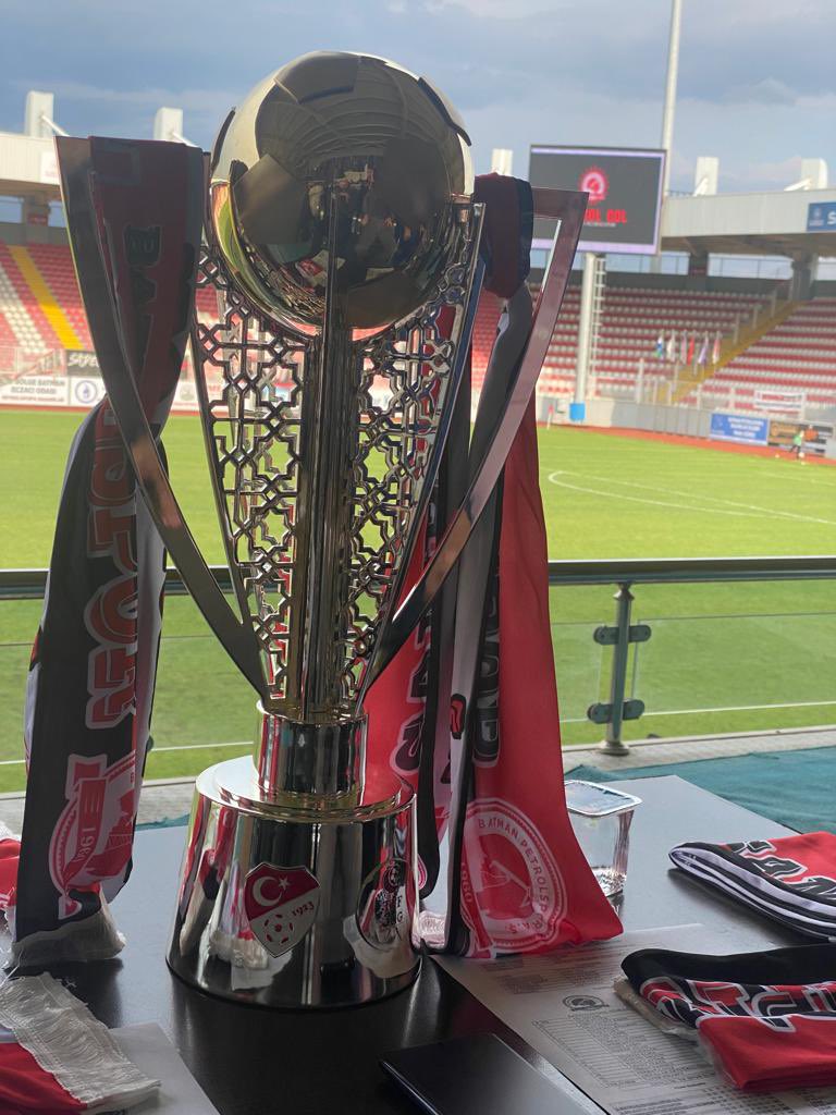 🏆Kupa BATMAN’a çok yakıştı.

🏆Batman Petrolspor’umuz ligi galibiyetle bitirerek Şampiyonluk kupasını kaldırdı.

🏆Batman Petrolspor’umuza 2.Ligde başarılar diliyorum.
<a href="/batmanpetrolsk_/">Batman Petrolspor</a> 
#Batman #petrolspor