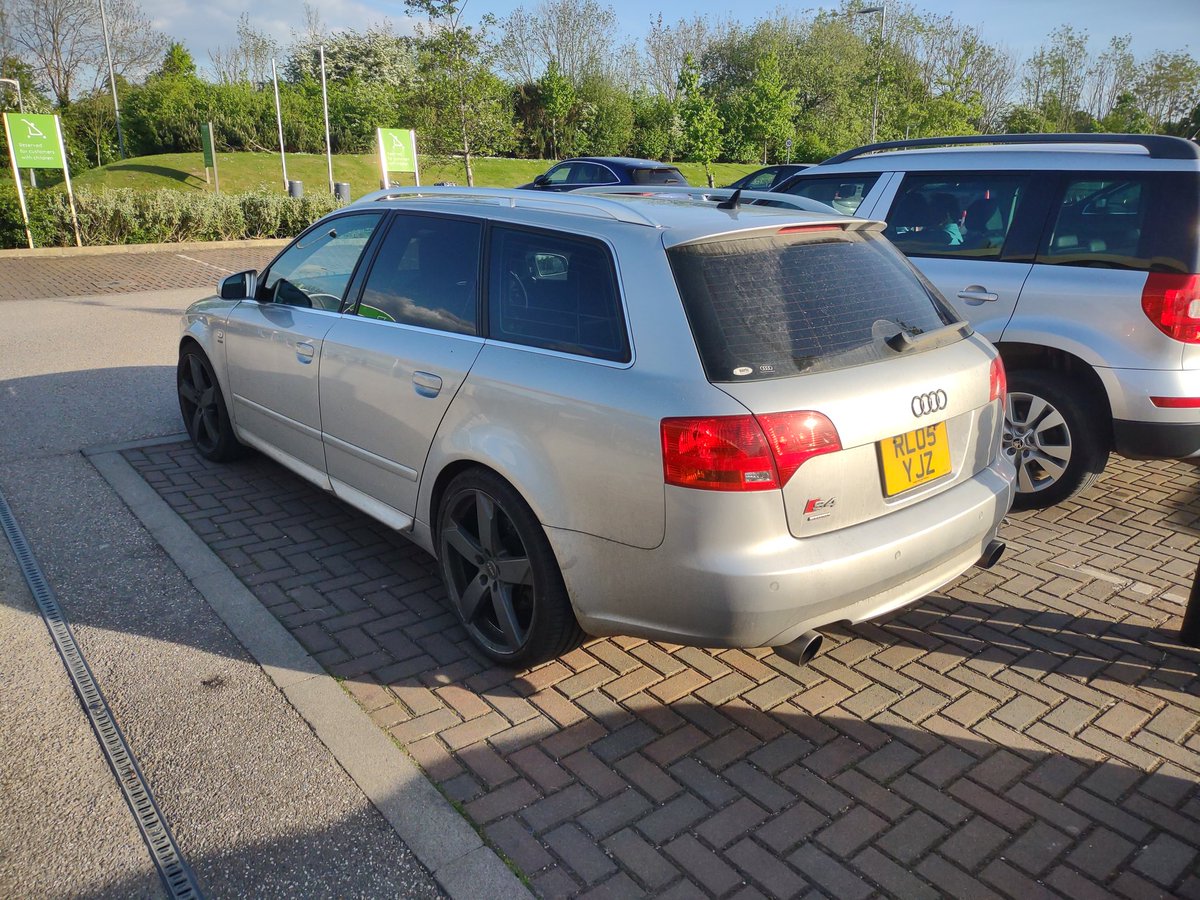 Morgan_T_Brown's tweet photo. Waitrose delivers...a couple of fast wagons. Makes a change from all the SUVs. The RS4 makes the Japanese import S4 seem a little anemic. #Audi #fastwagons #S4 #RS4 #waitrose https://t.co/AIMR26bKg0