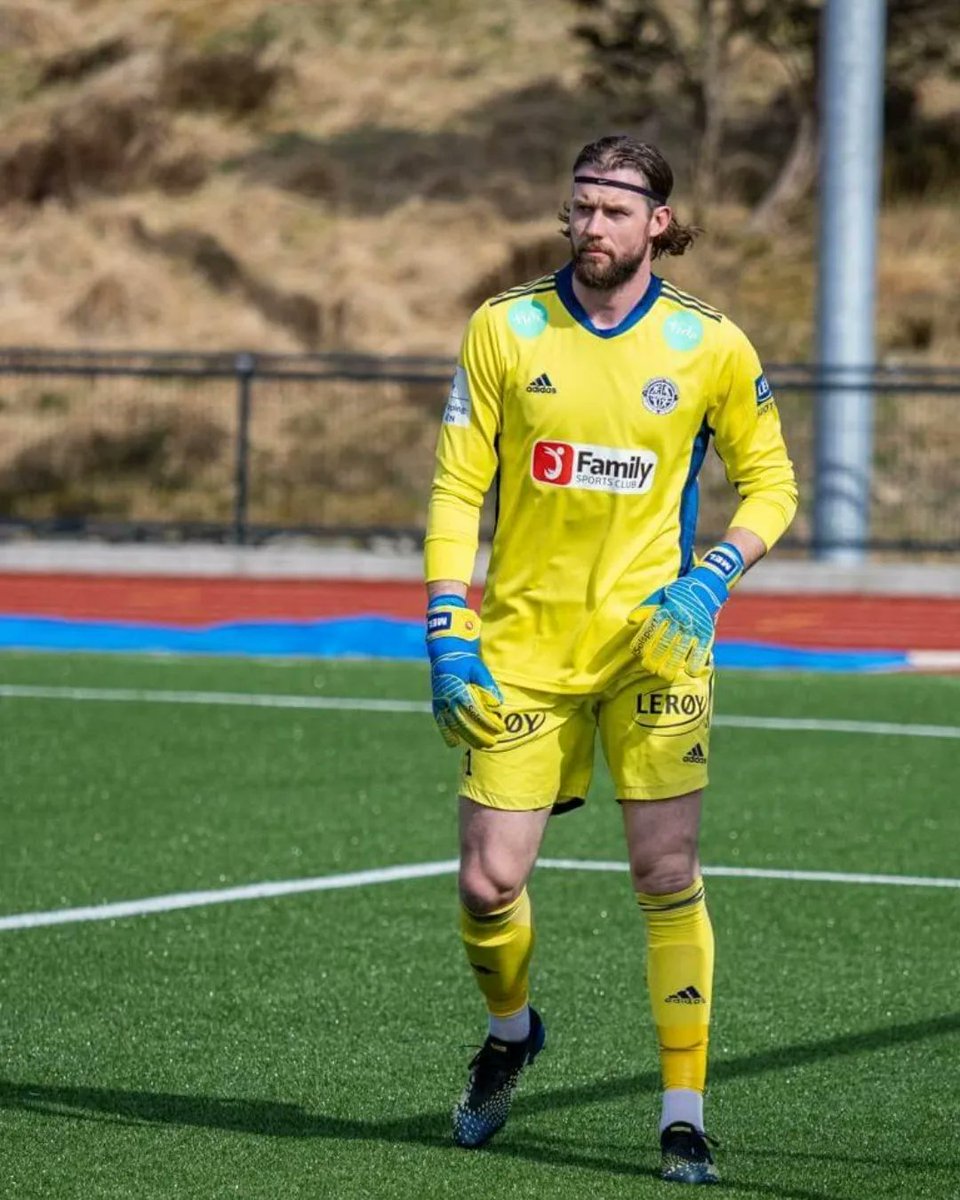 Melnichenko_99's tweet photo. Best feeling.. 3:0 today ⚽👐
.
.
.
#selsport #teamselsport #cleansheet #safehands #goalkeepergloves #football #keeperlife #goalkeeper #lysekloster #norway #melnichenko https://t.co/4disGem7Uo