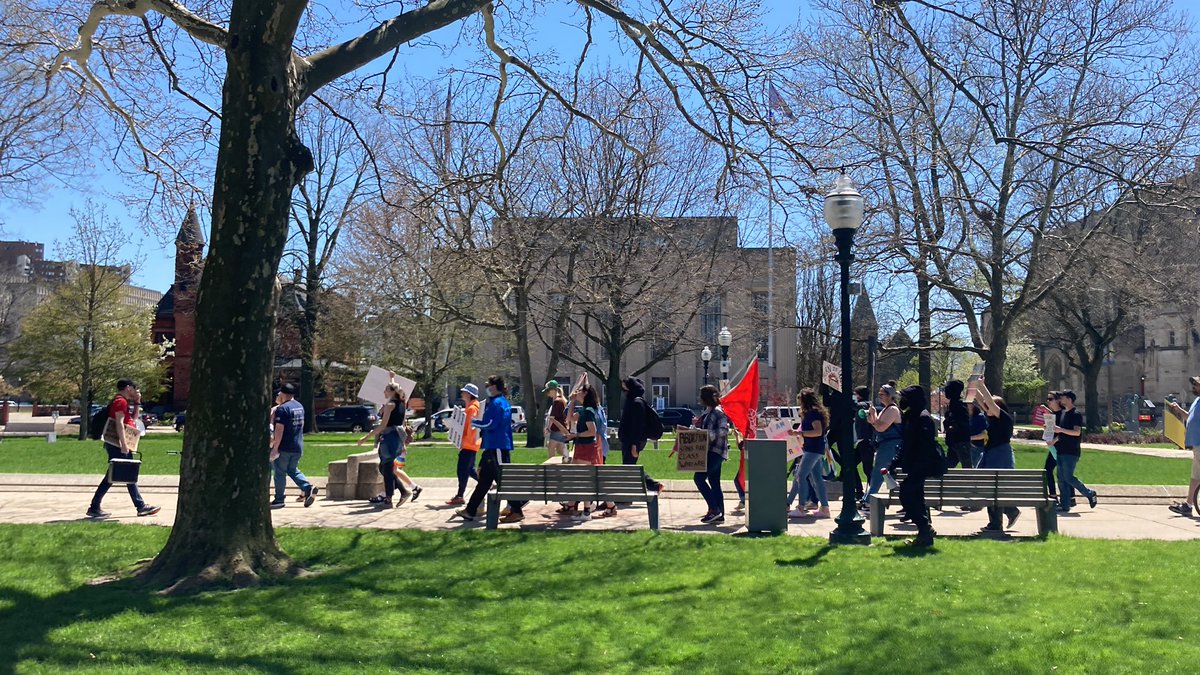 mariaserranotv's tweet photo. Crowds fighting to keep federally protected abortion rights are now moving through Bronson Park, and are heading to the Kalamazoo Mall. @wwmtnews https://t.co/kmXbTOWMKw