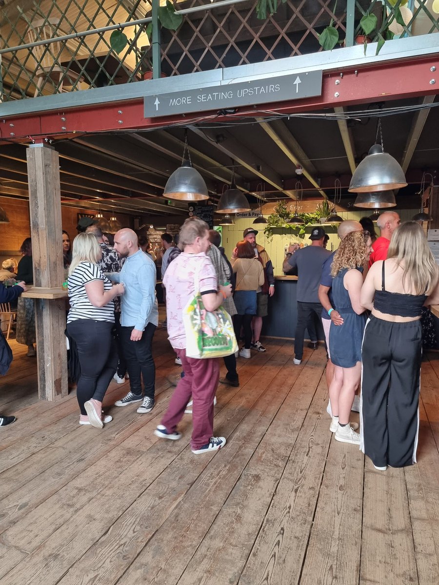Sja1310's tweet photo. 3rd and final session of @arundelbrewfest at The Brewhouse Project. Great music, great crowd and fantastic beer! #arundelbrewery #craftbeer #realale #workinglocal #sunnysussex #outintheopen #crossbush #Arundel #drinkresponsibly https://t.co/TWIJARgIkz