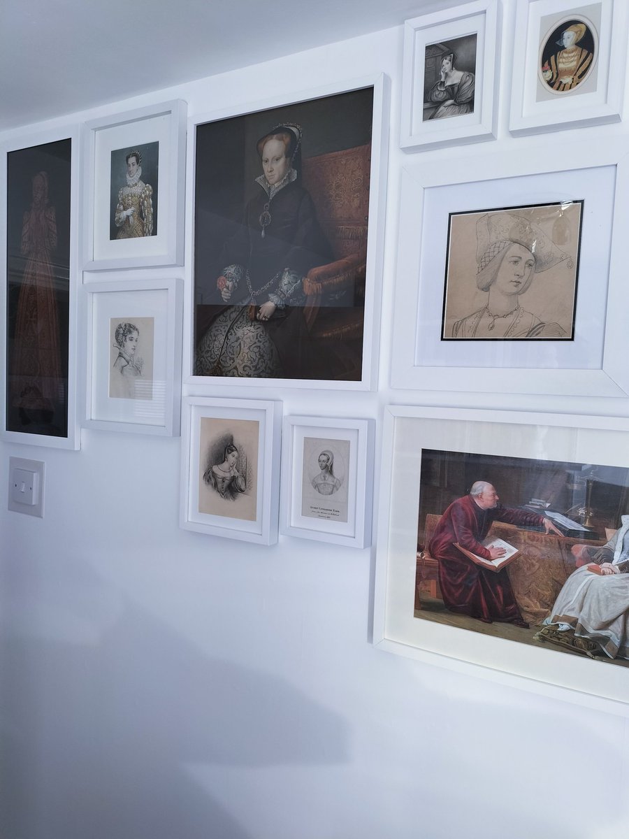 GreyRevisited's tweet photo. Tudor picture wall x 2 coming along nicely. Need to buy more!!! #Tudor #History #picturewall #olddrawings https://t.co/far4E4IRAi
