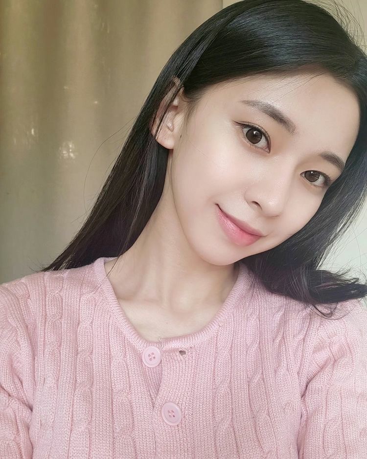 3YEHOURLY's tweet photo. #3YE #써드아이 • #YURIM #유림 https://t.co/J8KNHt0PIM