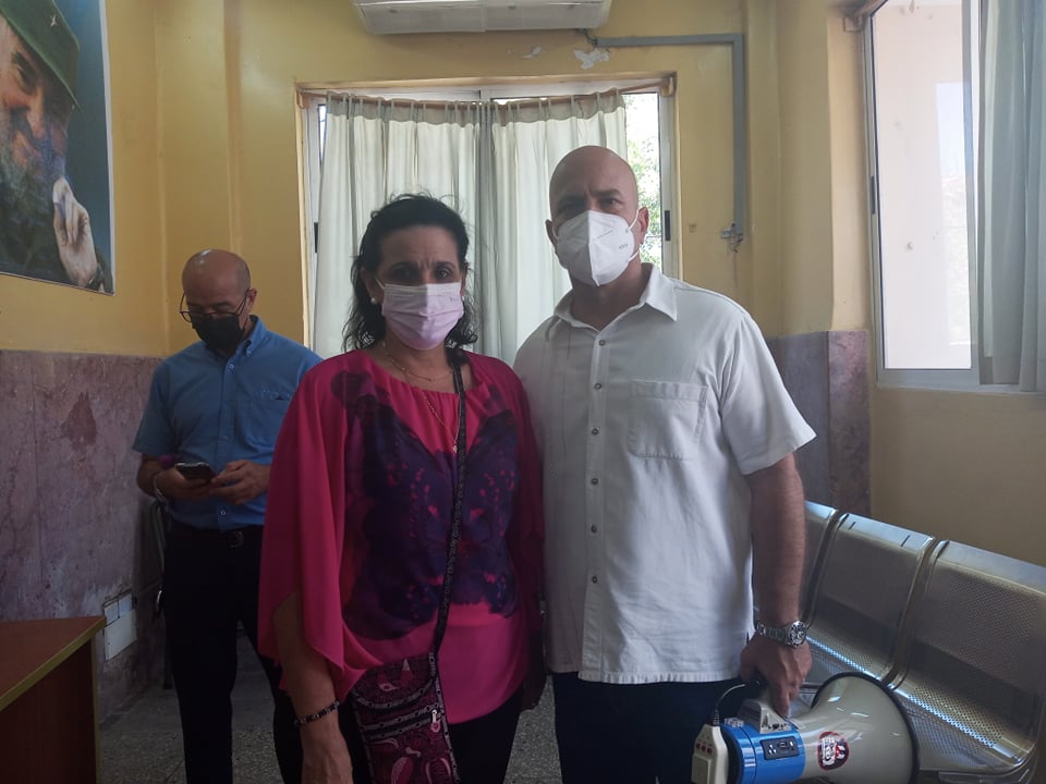GHNordelo5's tweet photo. Nuestra Fiscal General @yamilapenao estuvo al frente de 'su tropa' de la  @FGR_Cuba donando sangre en solidaridad con nuestros compatriotas. #Cuba #CDRCuba #FuerzaCuba #SomosDelBarrio #HotelSaratoga https://t.co/PT2uH0z6hl