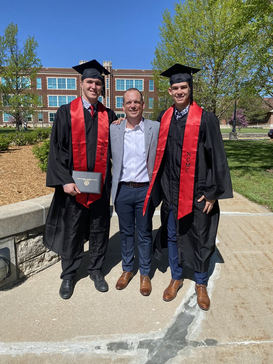 NCMCPiratesMBB's tweet photo. 📚 &amp; 🏀 

Congratulations to all our guys graduating today from North Central!!

✅ Mack Anderson 
✅ Isaiah Ervin
✅ Kolten Griffin
✅ Guy Moran 
✅ Darius Walsh https://t.co/Hragb8gqmj
