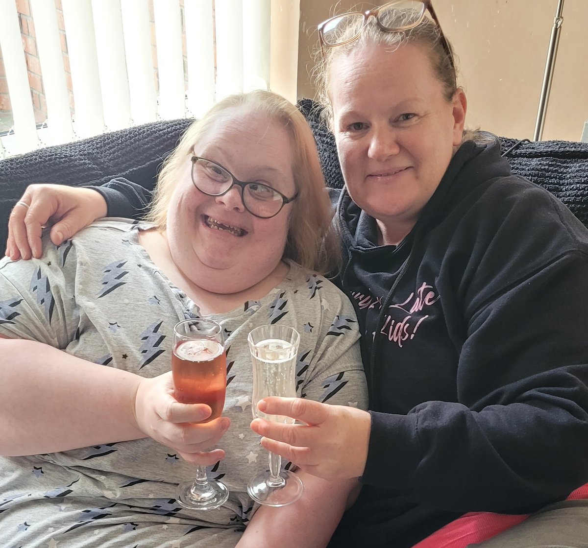 michell06178170's tweet photo. Cheers 🥂 #Prosecco #Shloer #ItsAllGrapes https://t.co/kOwGMaOqAu