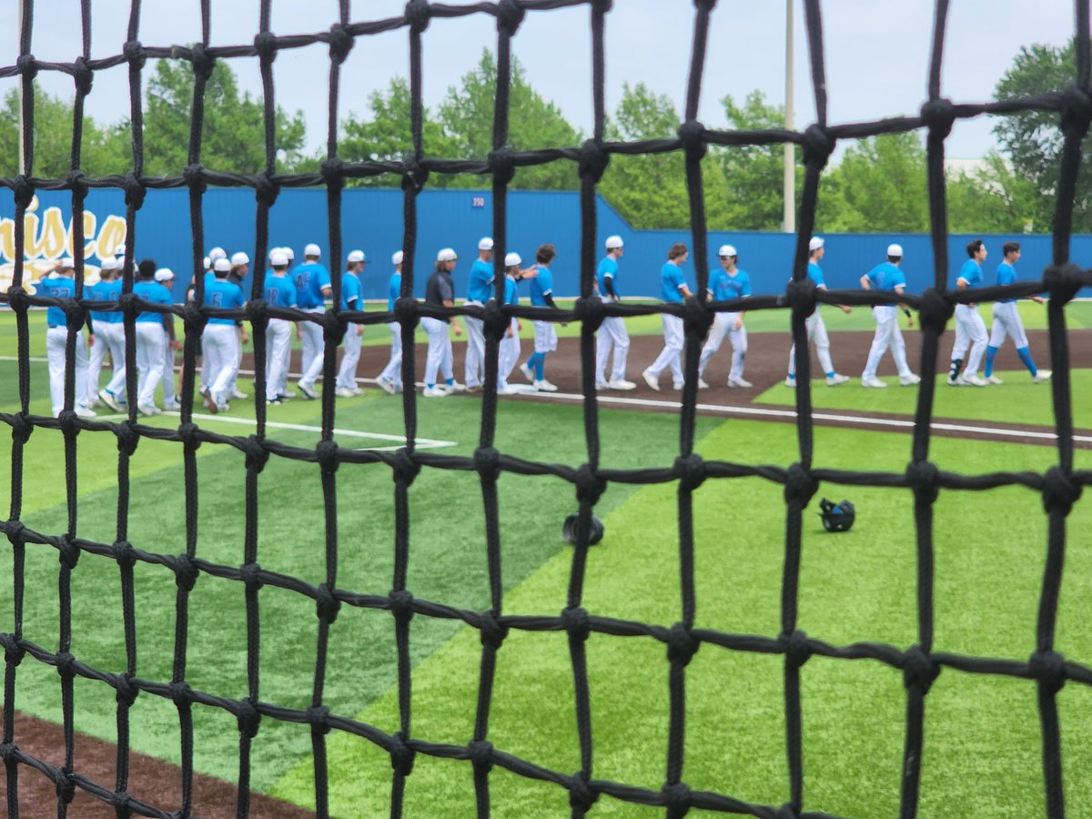 _emschmidt_'s tweet photo. Amazing season, boys. We are proud of our Blue Hawks! @RockHillHS @RockHillBasebll https://t.co/2FMNkiiehL