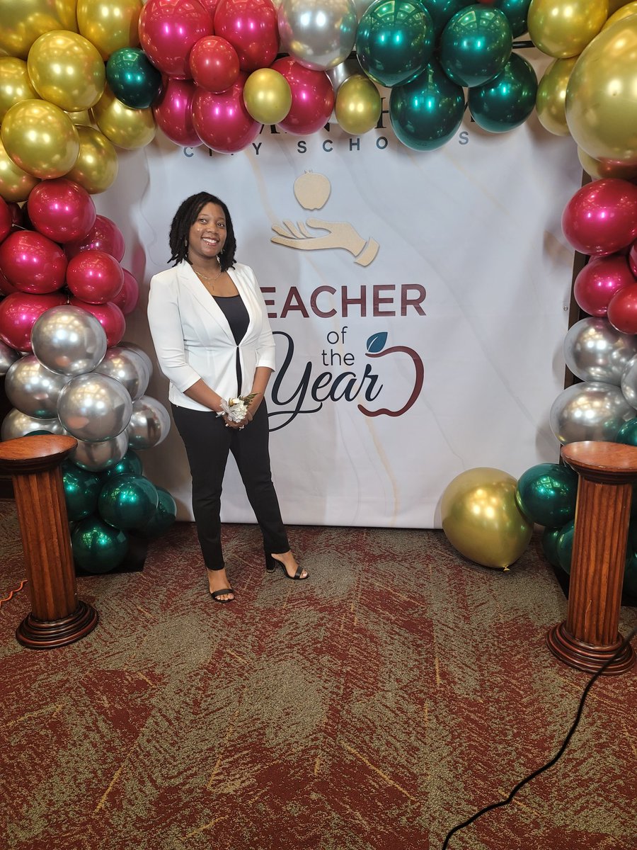 MitchellOssie's tweet photo. Congratulations to our Teacher of the Year, Ms. K. Davis. We are very proud of her. 🍎 📚 https://t.co/sfemvLruav