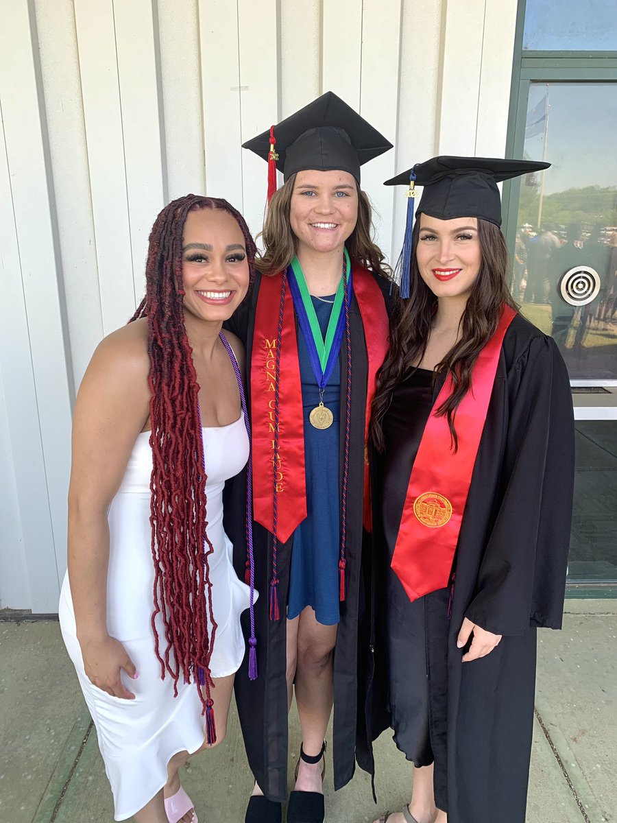 2022 GRADUATES 🎓 ✨
@katt_christian 
<a href="/Mais_Schroeder/">Maisie Schroeder</a> 
<a href="/VanyGajdosova23/">Vany Gajdošová</a>