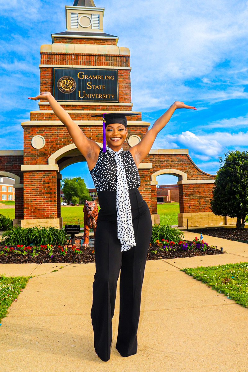 Slimshotthat's tweet photo. Books are still open 🎓✅
#Gramfam https://t.co/TKdbSRtF5O