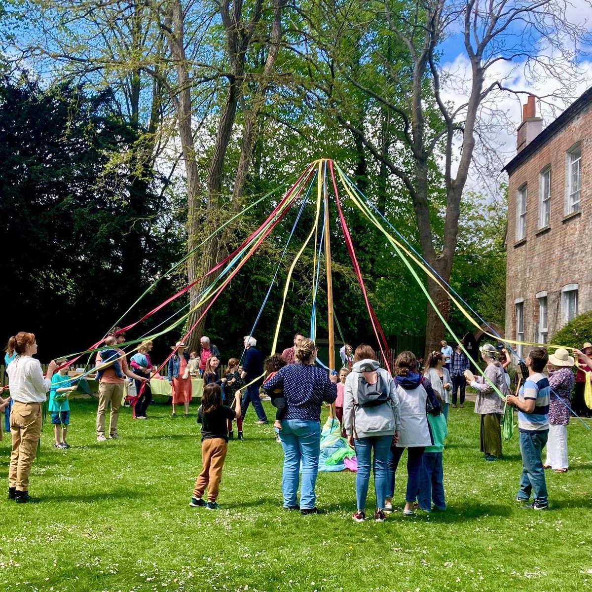 AlderBridgeUK's tweet photo. Thank you to everyone who made it to the May Fayre today. It was a beautiful day! #mayfayre #maypole #maypoledance #steinerschool #waldorfeducation https://t.co/mXMlncIsMl