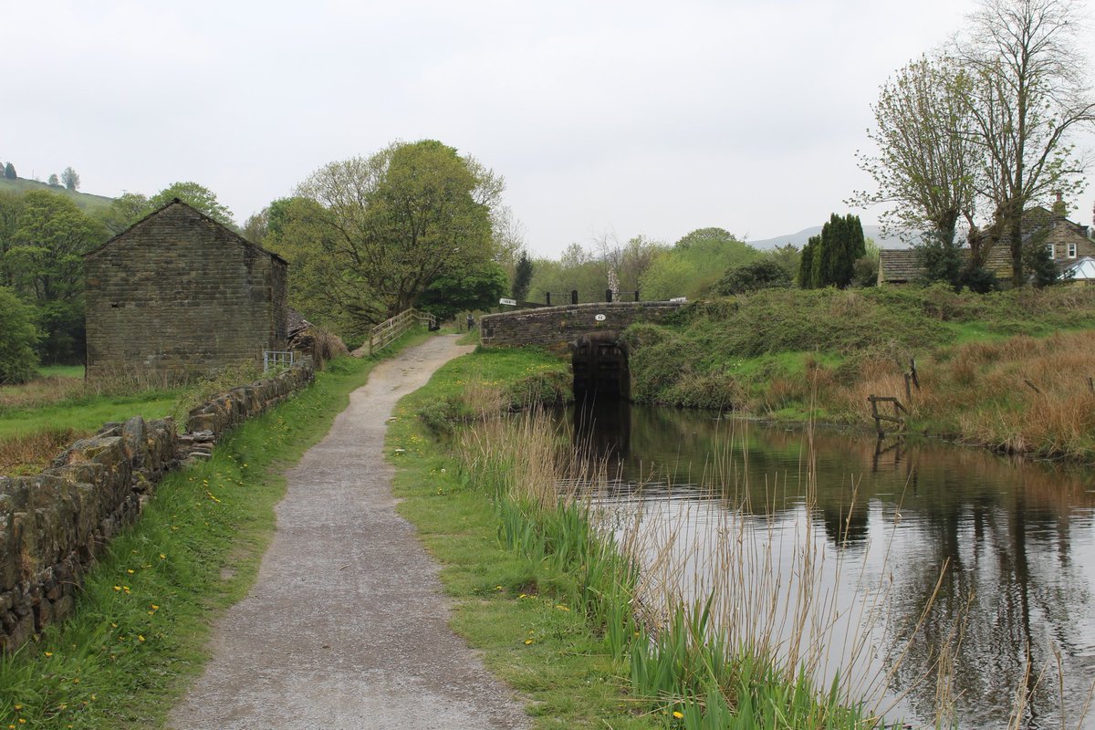 BridgesCanal's tweet photo. Booths Bank Bridge No 51 .. Booths Bridge No 52 .. Huddersfield Narrow Canal .. West Slaithwaite .. @CRTYorkshireNE @ThePhotoHour #Sparth @CanalRiverTrust #Huddersfield #lifesbetterbywater https://t.co/EYZy7NMD1S