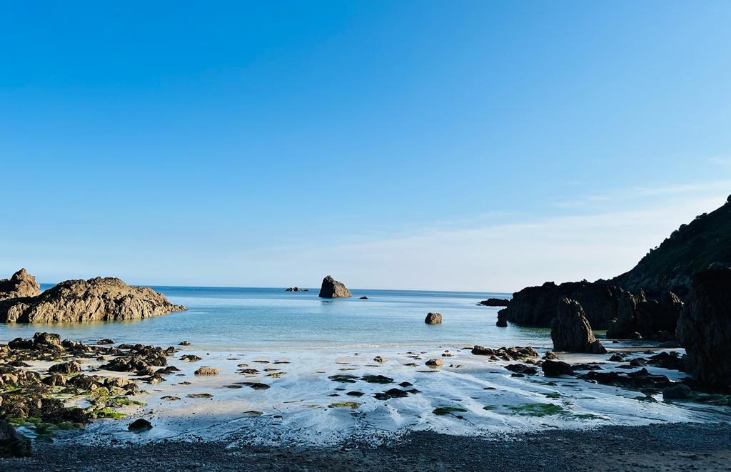 Low tide swim at Moulin Huet. Fairly standard early summer afternoon @VisitGuernsey @LocateGuernsey #Vitaminsea #Bluehealth