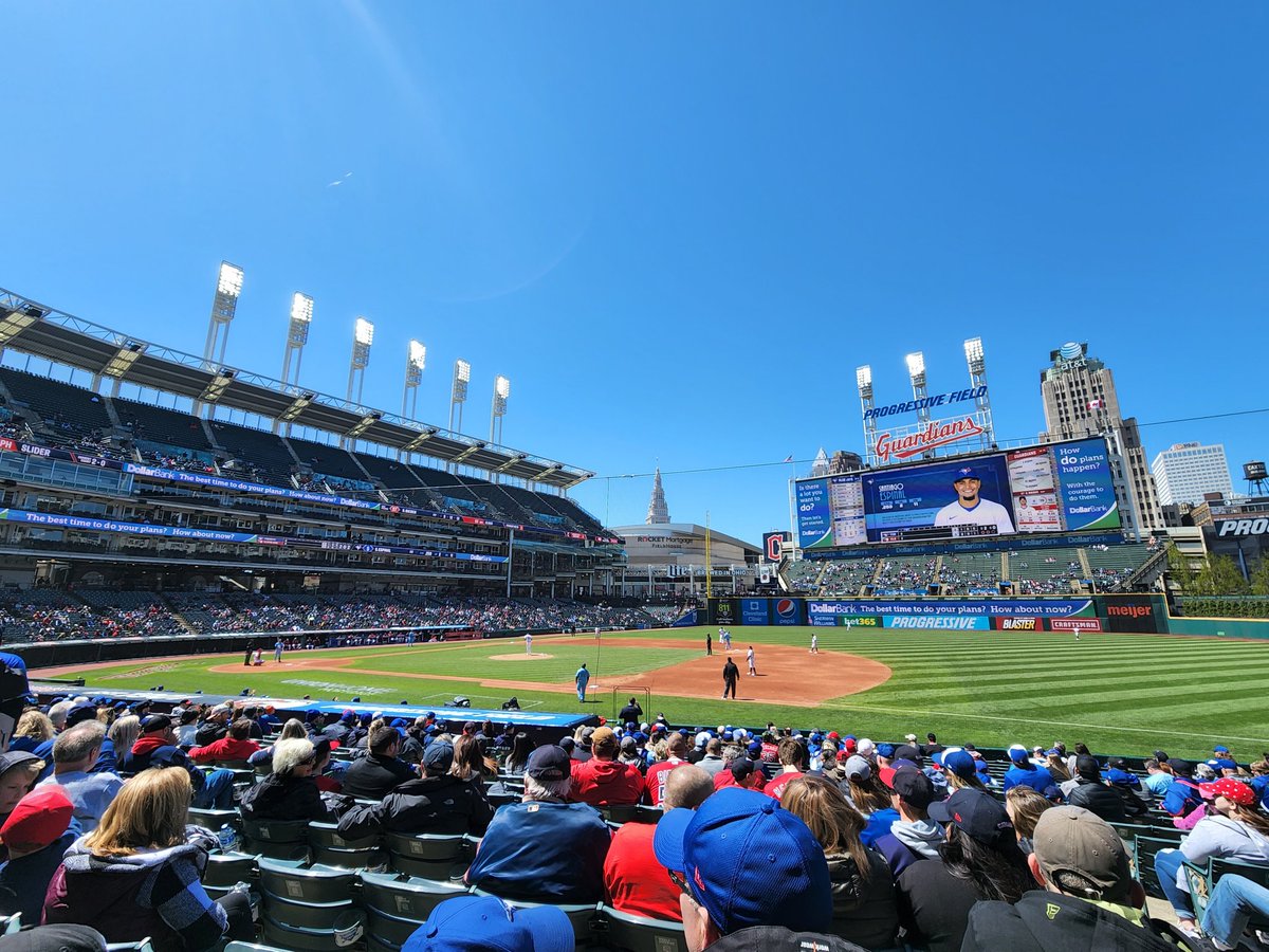 APPLE_26's tweet image. It's a windy day but nice to see some baseball and blue skies #baseballviews #nextlevel #Bluejays