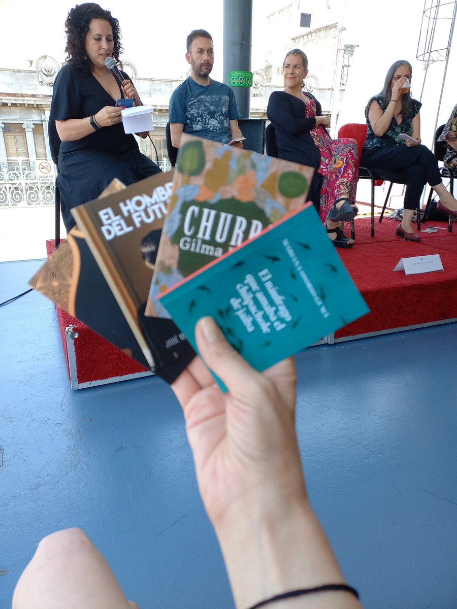 Word_Tailors's tweet photo. Nuestra directora Karina Simpson  @karinas51730540 en la presentación de TACITA DE TE
con la extraordinariaeditora @elo_nava, y los autores
Mariana Osorio, Gilma Luque y José Manuel Ríos Guerra https://t.co/ERrBoQiE7K