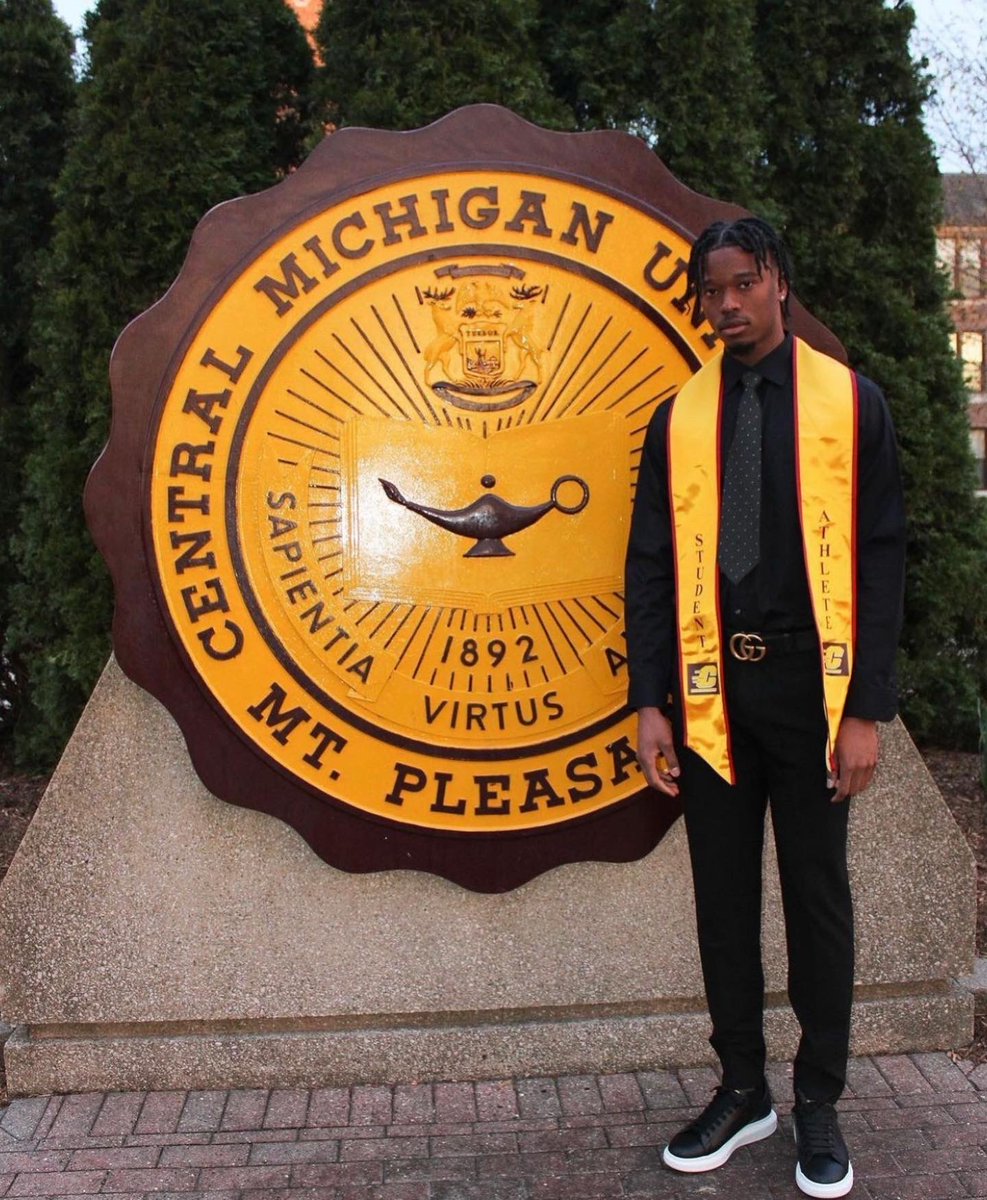 WGale34's tweet photo. Big Congrats to my boy Ralph Bissainthe, officially a college graduate! Another Mustang with a degree! Very proud of the person you are and are becoming! Keep working, keep growing. 🙏🏾🐎🏀 @b1ssainthe https://t.co/Ddumzq2wDn