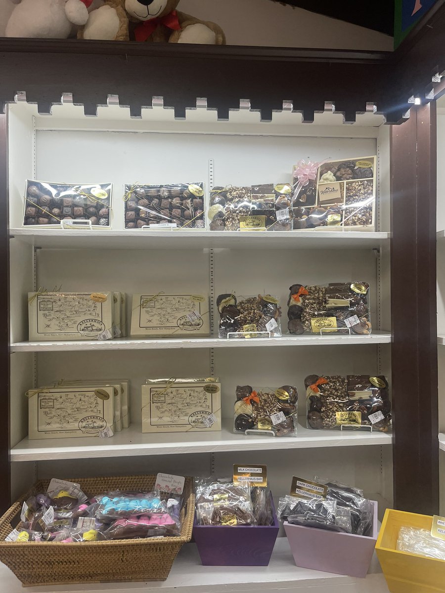 Mother’s Day is tomorrow! Be the favorite child…. Come to Kellerhaus. We won’t tell your siblings 🤫