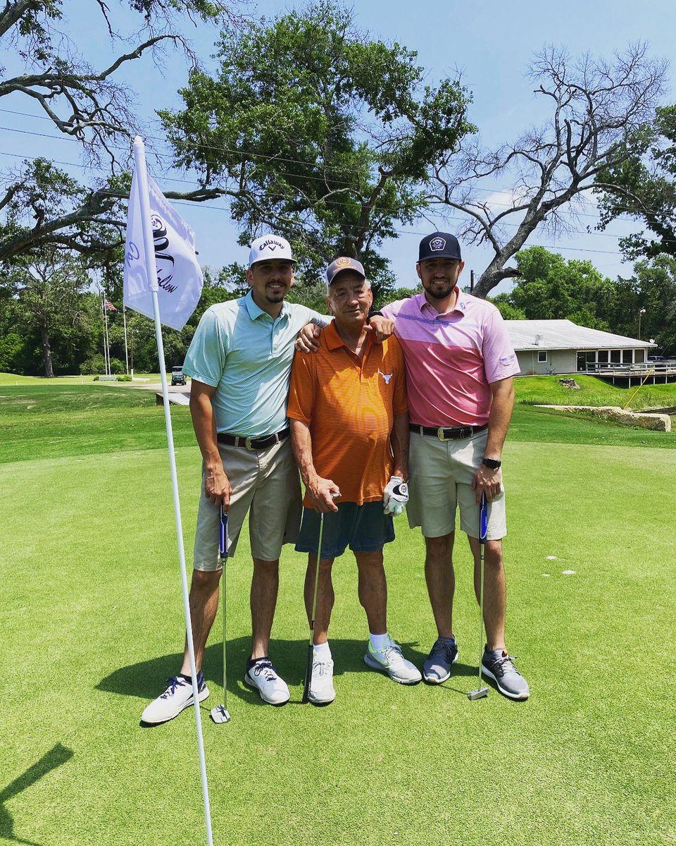 JANCAtj's tweet photo. Weekend family shenanigans ⛳️ https://t.co/eHBYYC6Q9t