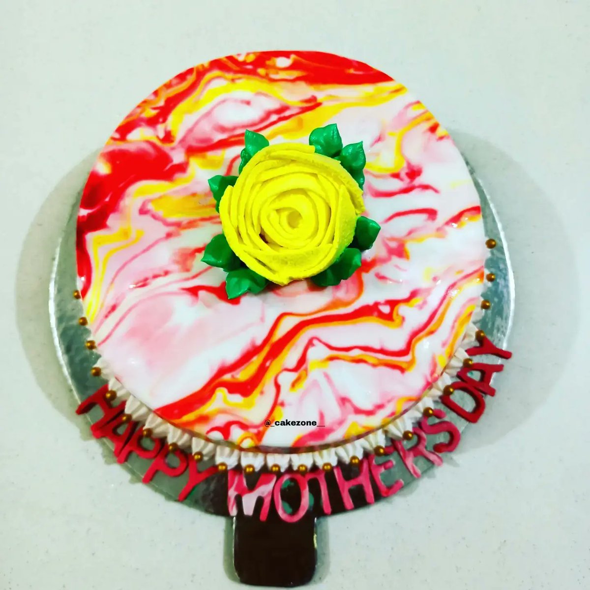 cakezone__'s tweet photo. 💯%Eggless👍
Mother's Day Special Cake❤️
Texture Effect Cake🥰
Pineapple flavour 🍍💛💛
Direct message us for orders📩📩
Saharanpur (India)
.
.
#cake #pineapples #kitchen #RecipeoftheWeek #texturecake #effectcake #MothersDay #mothersonincest #SpecialOne #freshcake #cakeart https://t.co/BJEEZvTgoY