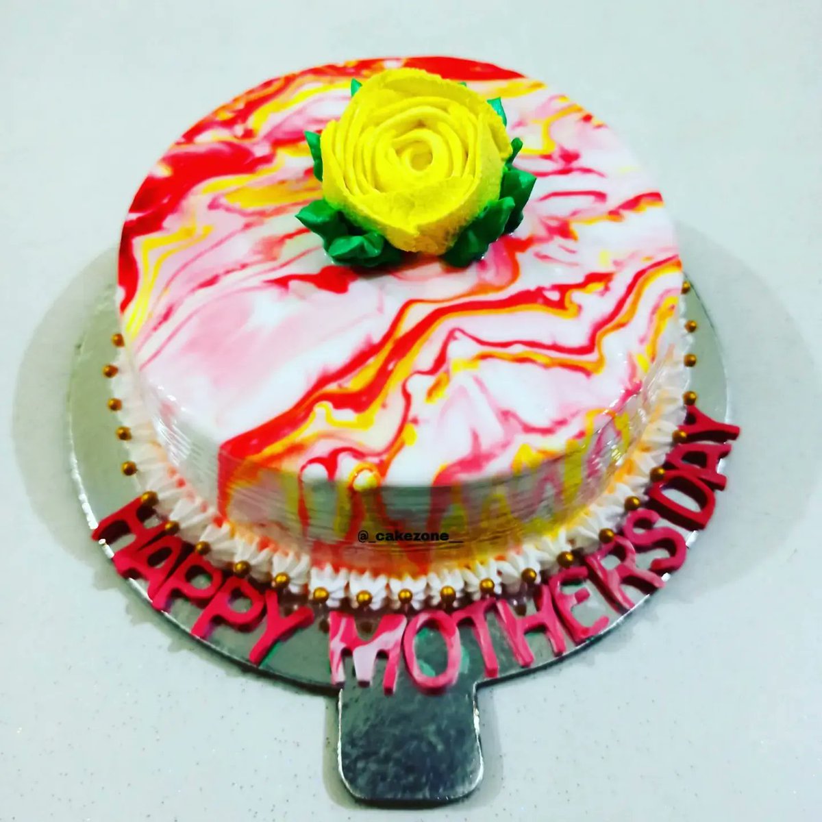 cakezone__'s tweet photo. 💯%Eggless👍
Mother's Day Special Cake❤️
Texture Effect Cake🥰
Pineapple flavour 🍍💛💛
Direct message us for orders📩📩
Saharanpur (India)
.
.
#cake #pineapples #kitchen #RecipeoftheWeek #texturecake #effectcake #MothersDay #mothersonincest #SpecialOne #freshcake #cakeart https://t.co/BJEEZvTgoY
