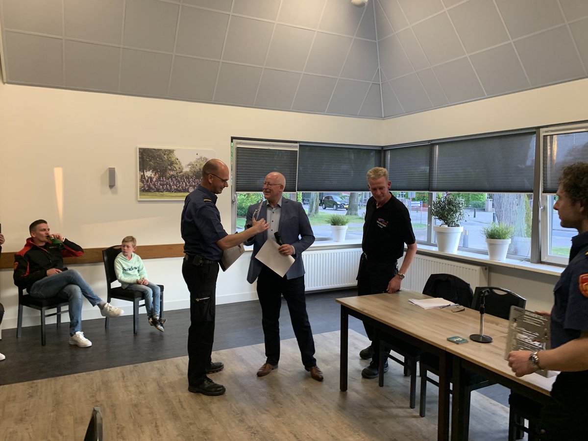 Veel brandweer in Weerselo. Maar gelukkig geen groot incident deze keer maar vaardigheidstoetsen georganiseerd door kazerne Weerselo van <a href="/BrandweerTwente/">Brandweer Twente</a>. Met Elburg die bij de prijsuitreiking 1e geworden is. Gefeliciteerd collega’s en iedereen bedankt voor de inzet en hulp!