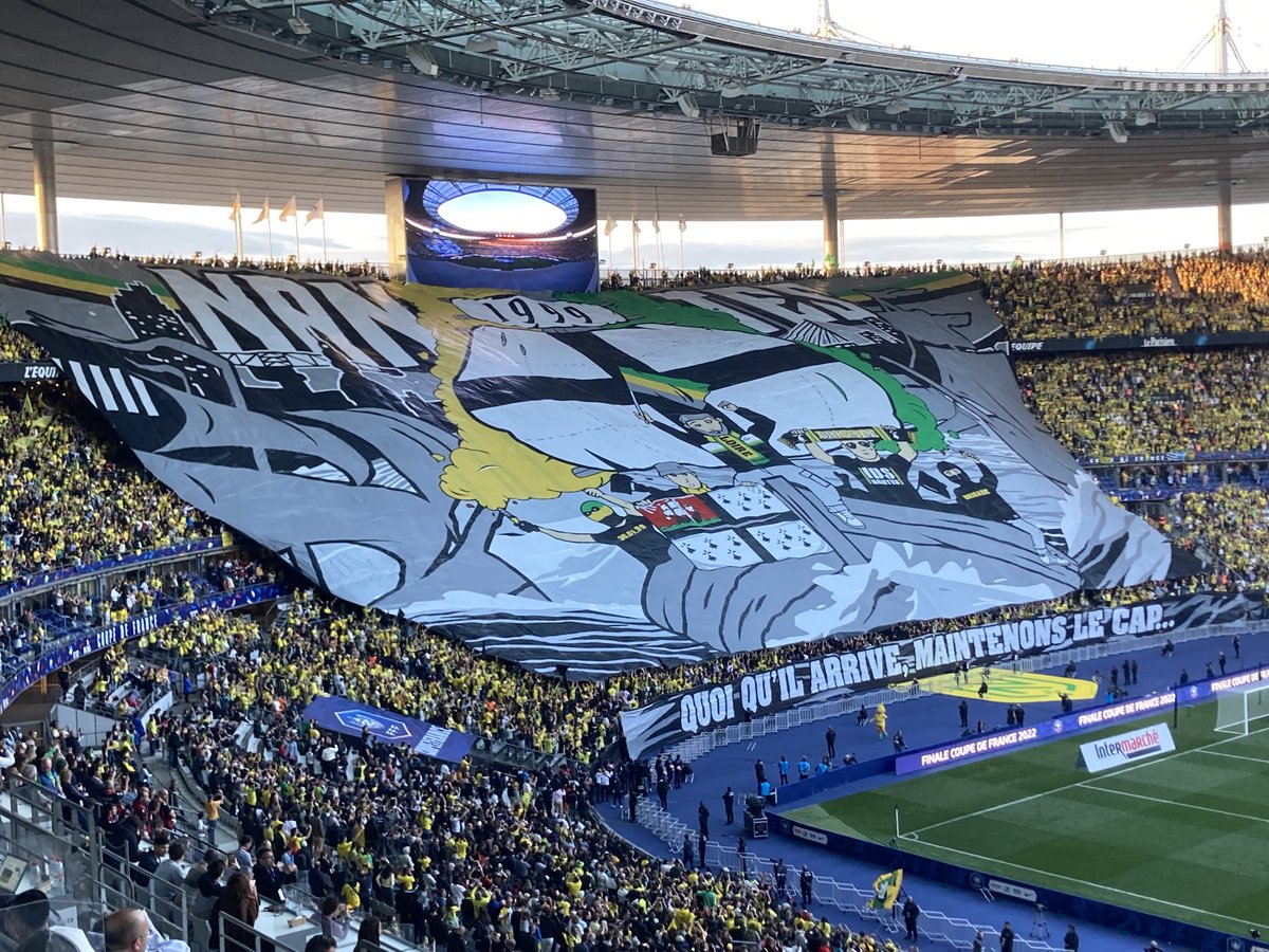 SimonReungoat's tweet photo. Tifo magistral de la Brigade Loire avant cette finale, sur les 3 niveaux du virage nantais 🤩🔰 https://t.co/6AoAKHyS6L