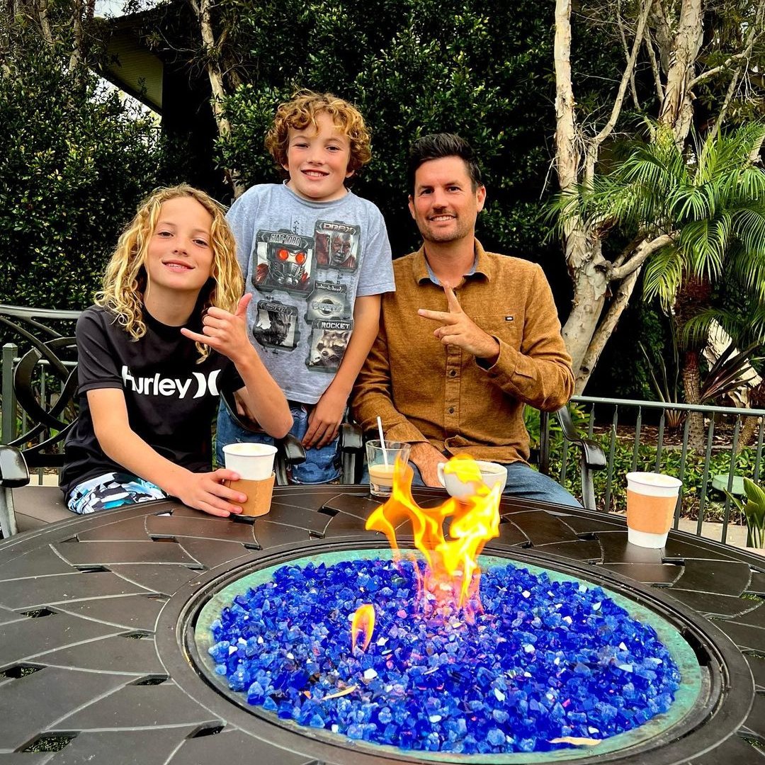 FireflyEatery's tweet photo. There's nothing better than family time on vacation 💙 Bring the whole crew down to Firefly and cozy up by the firepits! Link in bio to check out our menus 🍽️✨
​
​📸: @billynelson26 https://t.co/GRo1cuDjhy