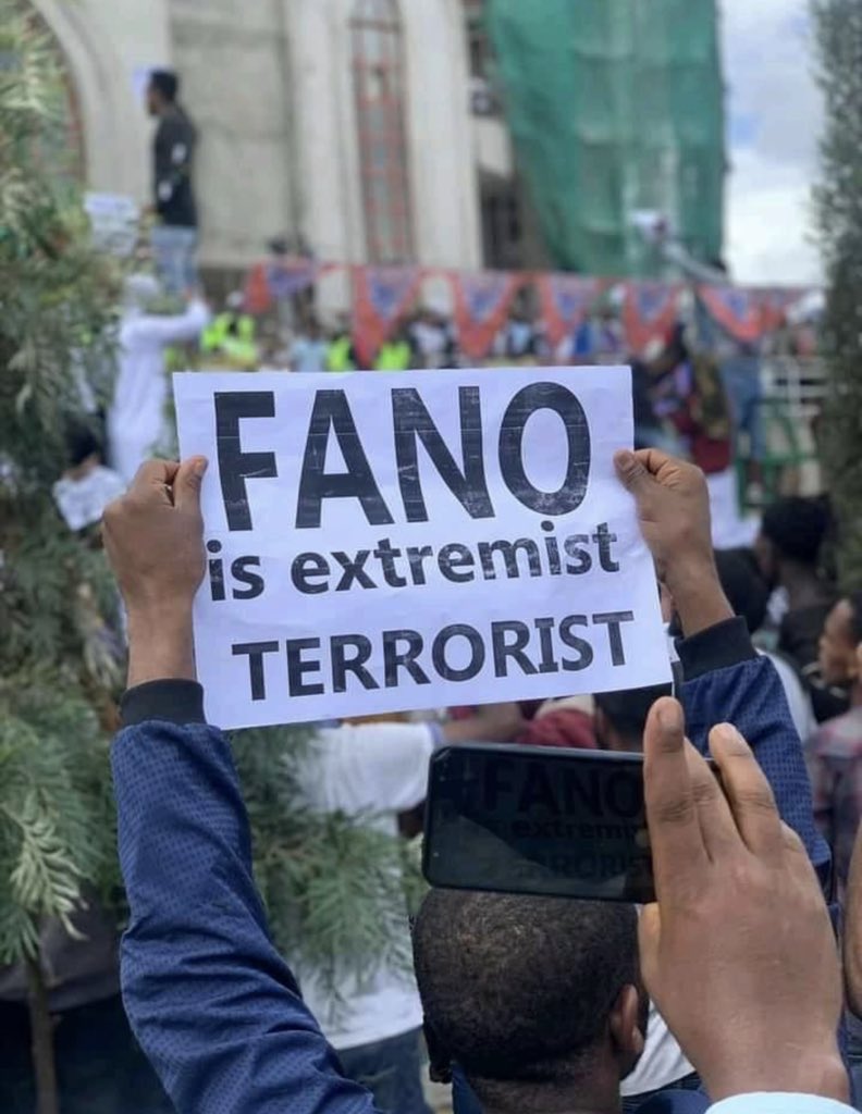 በፅንፈኛ ፋኖዎች ሀገር እየተመሰች እንድትቀጥል መፍቀድ ለመላው ምስራቅ አፍሪካ የሚተርፍ የፀጥታ ስጋት ነው።
<a href="/AbiyAhmedAli/">Abiy Ahmed Ali 🇪🇹</a> <a href="/EHRC/">EHRC</a> <a href="/amnesty/">Amnesty International</a>
#IslamophobiaInEthiopia #GondarMassacre #የጎንደርሙስሊሞችጭፍጨፋ
#የደባርቅሙስሊሞችጥቃት